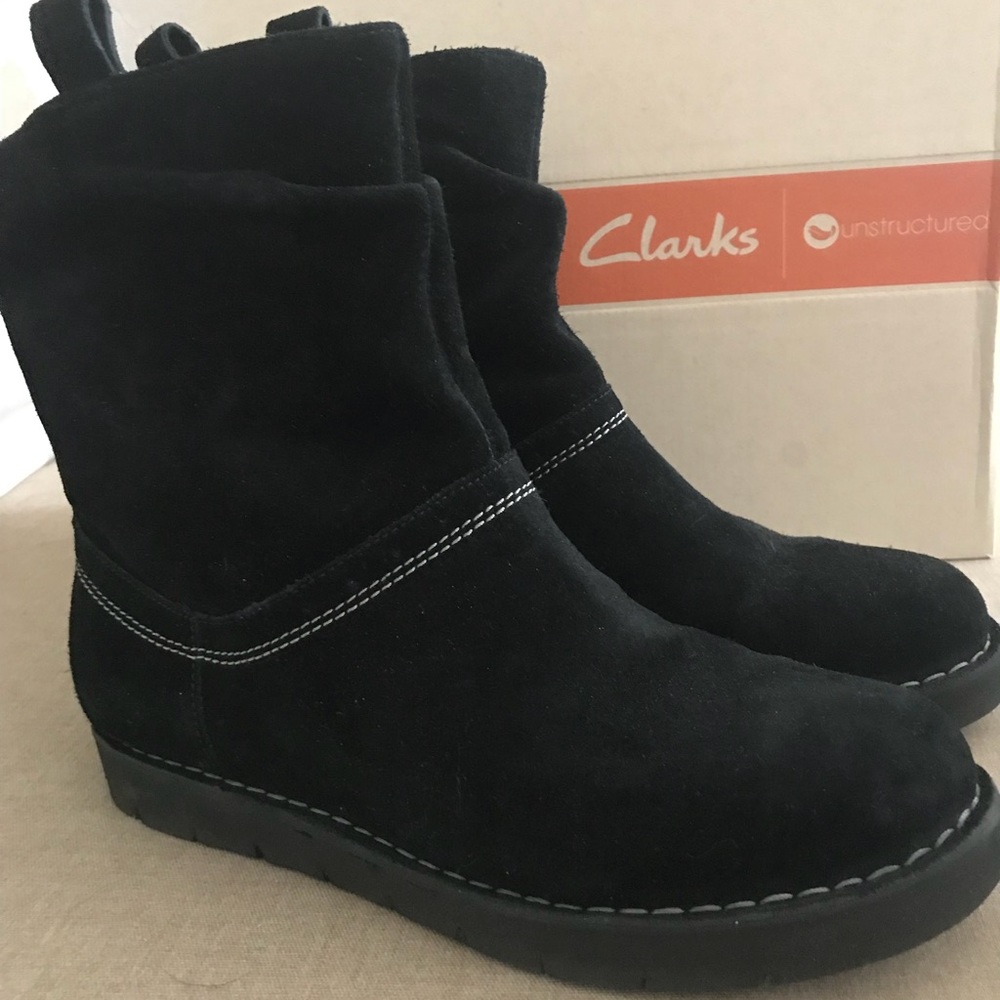 Clark’s boot suede cushion sole size 8